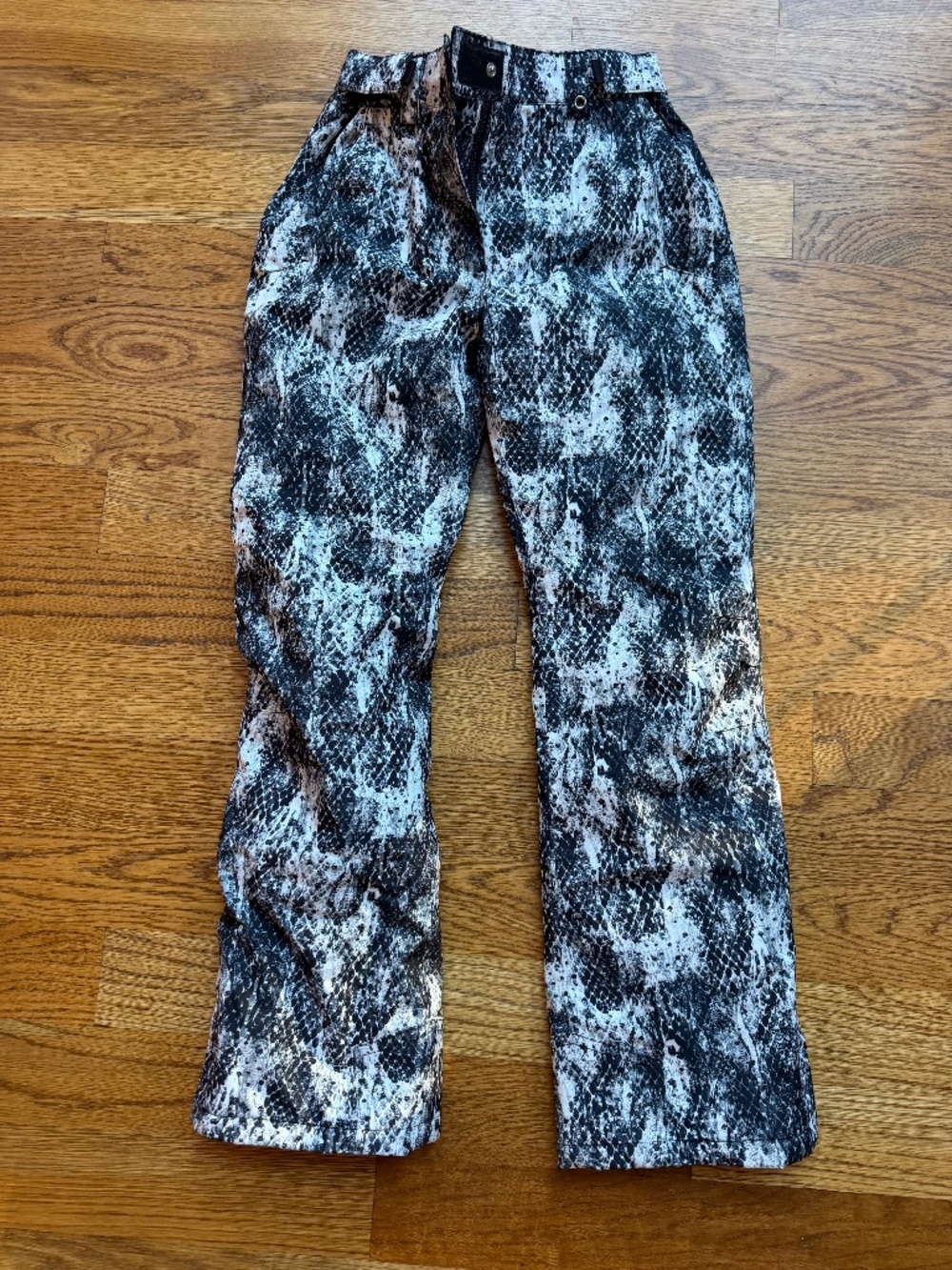 Karbon Girls Ski Pants Size 14 – Black & White Snakeskin Print – Excellent Condi